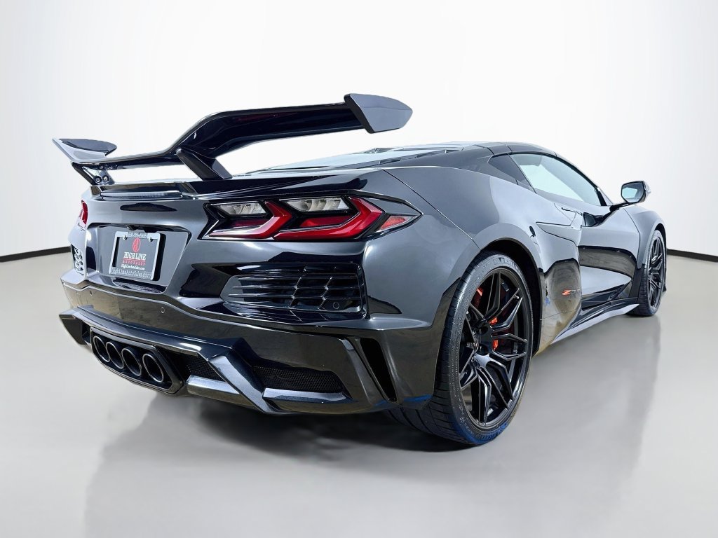 Used 2025 Chevrolet Corvette Z06 RWD image 40