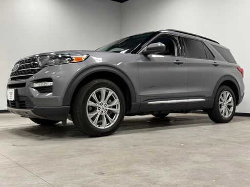 Used 2023 Ford Explorer XLT w/ Equipment Group 202A AWD/4WD image 5