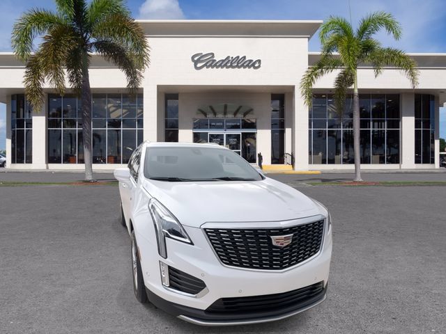 Used 2023 Cadillac XT5 Premium Luxury w/ Technology Package FWD image 3