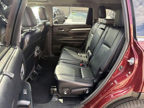 Used 2016 Toyota Highlander XLE w/ Preferred Accessory Package FWD image 24