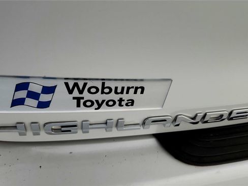 Certified 2023 Toyota Highlander XLE image 47