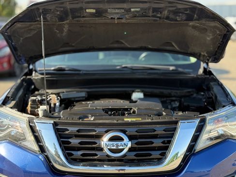 Used 2017 Nissan Pathfinder SV image 18