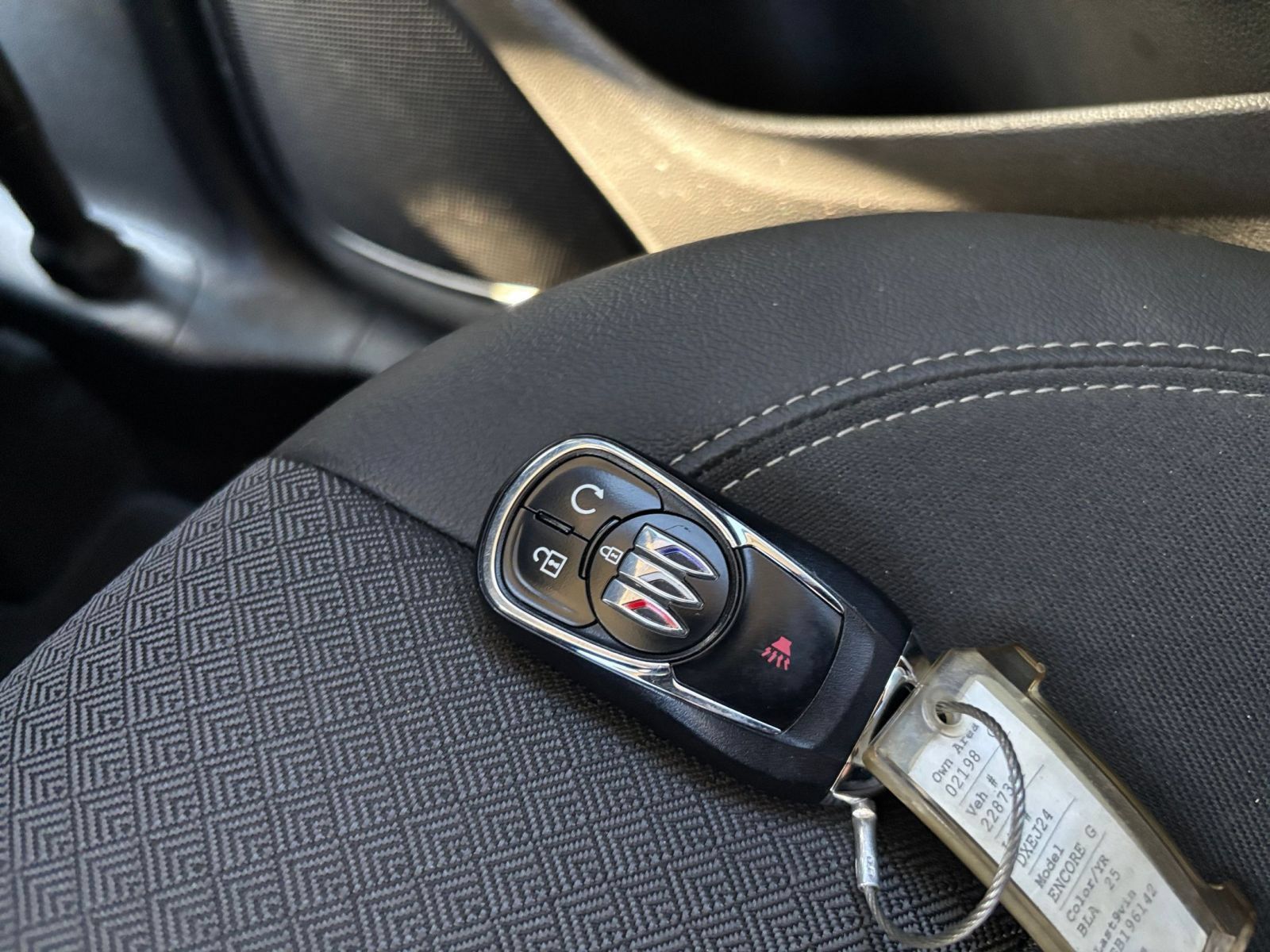Used 2025 Buick Encore GX Preferred AWD/4WD image 18