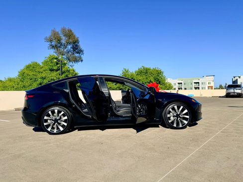 Used 2024 Tesla Model 3 Standard Range RWD image 50