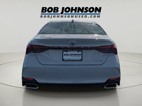 Used 2022 Toyota Avalon Limited w/ Advanced Safety Package FWD image 5