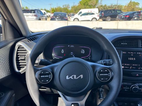Used 2024 Kia Soul LX w/ Option Group 015 FWD image 32