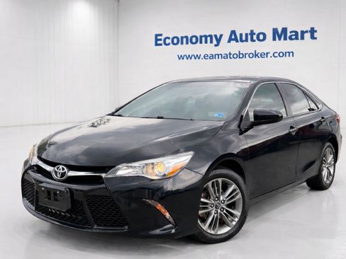 Used 2017 Toyota Camry SE FWD image 1