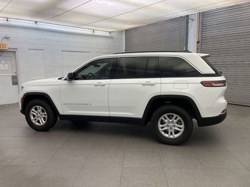 New 2025 Jeep Grand Cherokee Laredo image 5