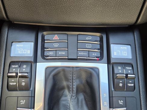 Used 2018 Porsche Macan Turbo image 14