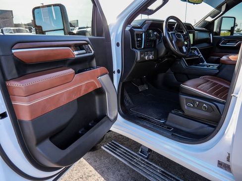 Used 2025 GMC Sierra 3500 Denali Ultimate AWD/4WD image 32