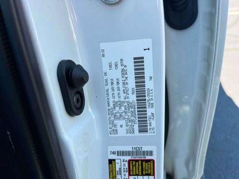 Used 2022 Toyota Tundra SR5 w/ SR5 Convenience Package AWD/4WD image 23