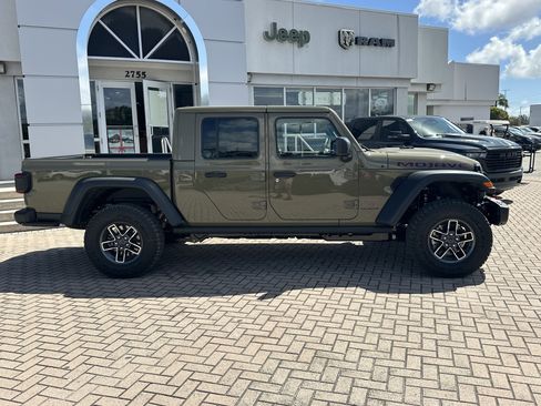 New 2026 Jeep Gladiator Mojave w/ Steel Bumper Group AWD/4WD image 6
