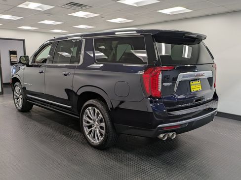 Used 2022 GMC Yukon XL Denali w/ Denali Premium Package image 6