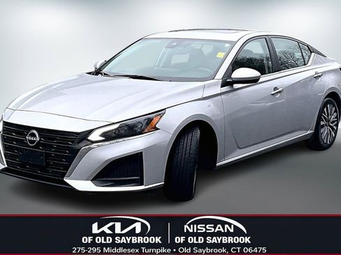 Used 2023 Nissan Altima 2.5 SV w/ SV Premium Package image 1