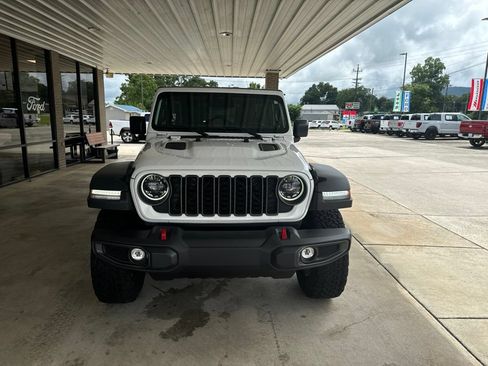 Used 2026 Jeep Wrangler Unlimited Rubicon AWD/4WD image 2