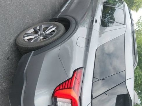 Used 2025 Ford Explorer Active w/ Active Comfort Package AWD/4WD image 9