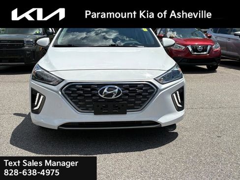 Used 2022 Hyundai Ioniq SE FWD image 2