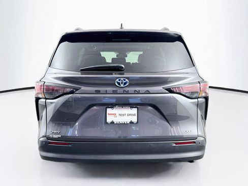 Certified 2025 Toyota Sienna XLE FWD image 12