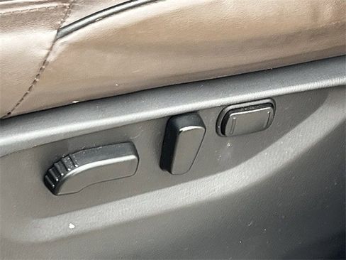 Used 2022 Nissan Armada Platinum w/ Captain's Chairs Package image 29