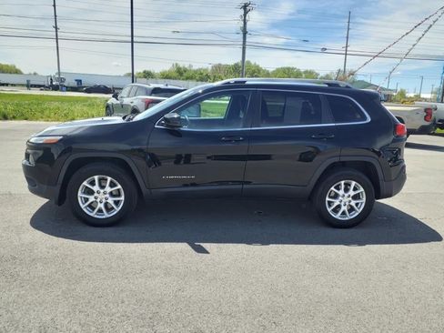 Used 2017 Jeep Cherokee Latitude w/ Safety/Convenience Group image 4