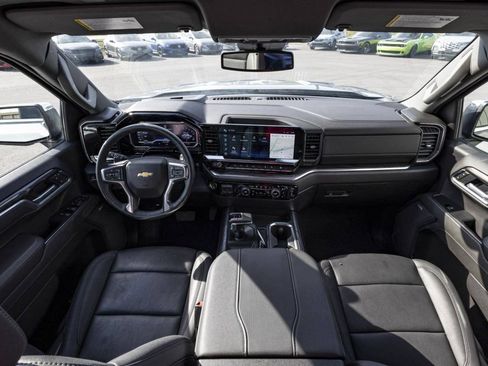 Used 2025 Chevrolet Silverado 1500 LTZ image 11