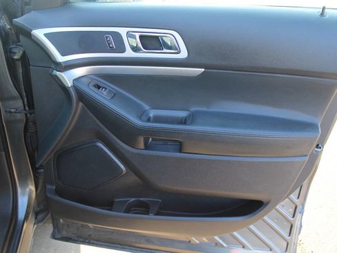 Used 2015 Ford Explorer XLT w/ Equipment Group 202B image 8