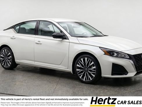 Used 2025 Nissan Altima 2.5 SV FWD image 1