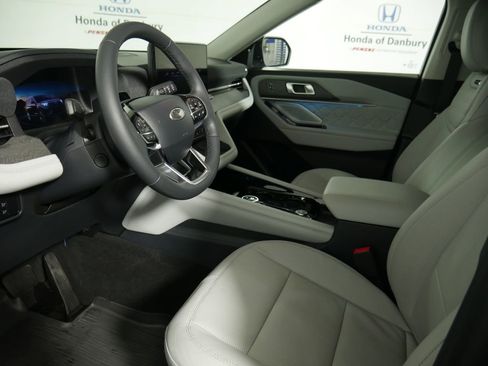 Used 2025 Ford Explorer Platinum w/ LUX Leather Package image 15