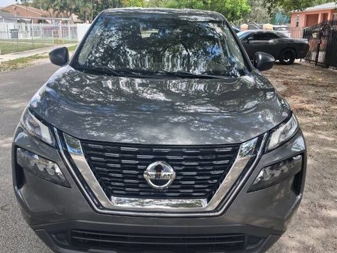 Used 2021 Nissan Rogue S FWD image 2