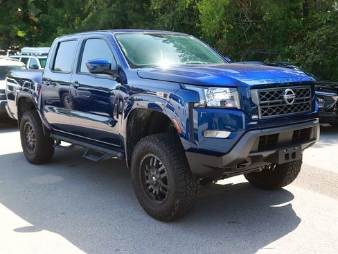 Used 2023 Nissan Frontier SV w/ SV Convenience Package AWD/4WD image 2