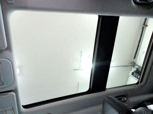 Used 2021 Jeep Renegade Limited w/ Sun & Sound Group image 9