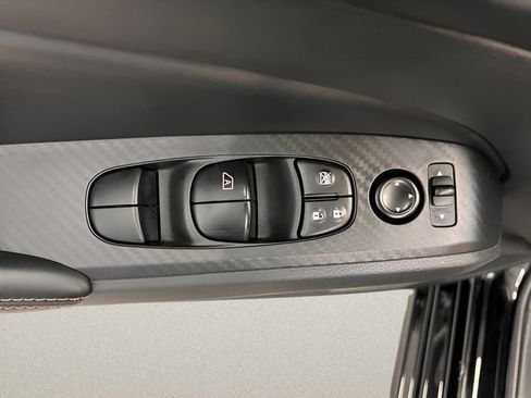 Used 2025 Nissan Altima 2.5 SV FWD image 15