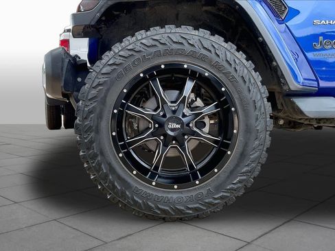 Used 2019 Jeep Wrangler Unlimited Sahara w/ Uconnect 4C Nav & Sound Group AWD/4WD image 11