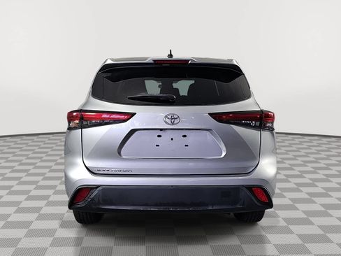 Used 2023 Toyota Highlander L FWD image 7