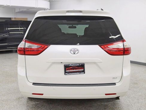 Used 2015 Toyota Sienna XLE w/ XLE Navigation Package image 11