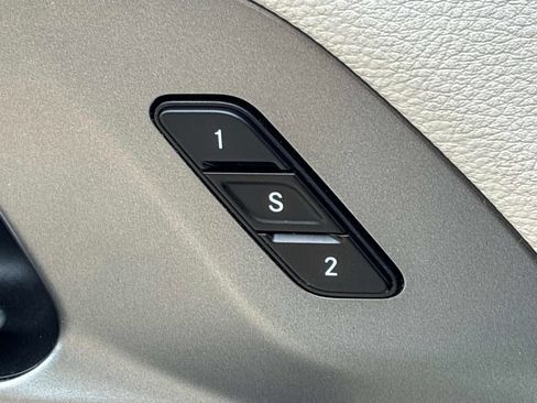 Used 2024 Chrysler Pacifica Touring-L FWD image 27