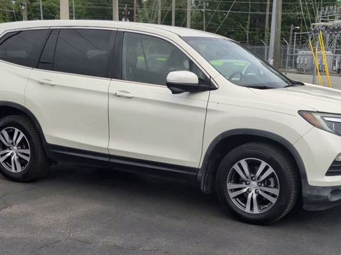 Used 2017 Honda Pilot EX image 2