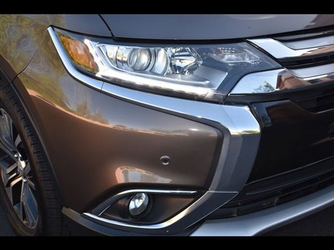 Used 2017 Mitsubishi Outlander SEL image 45