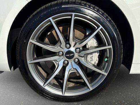 Used 2025 Genesis G70 2.5T image 9