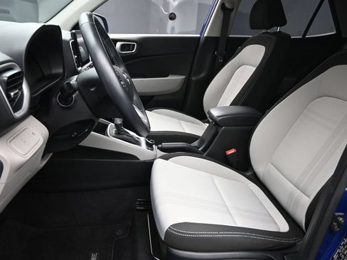 Used 2023 Hyundai Venue SEL w/ Cargo Package FWD image 17