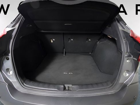 Used 2020 Nissan Kicks SR image 14