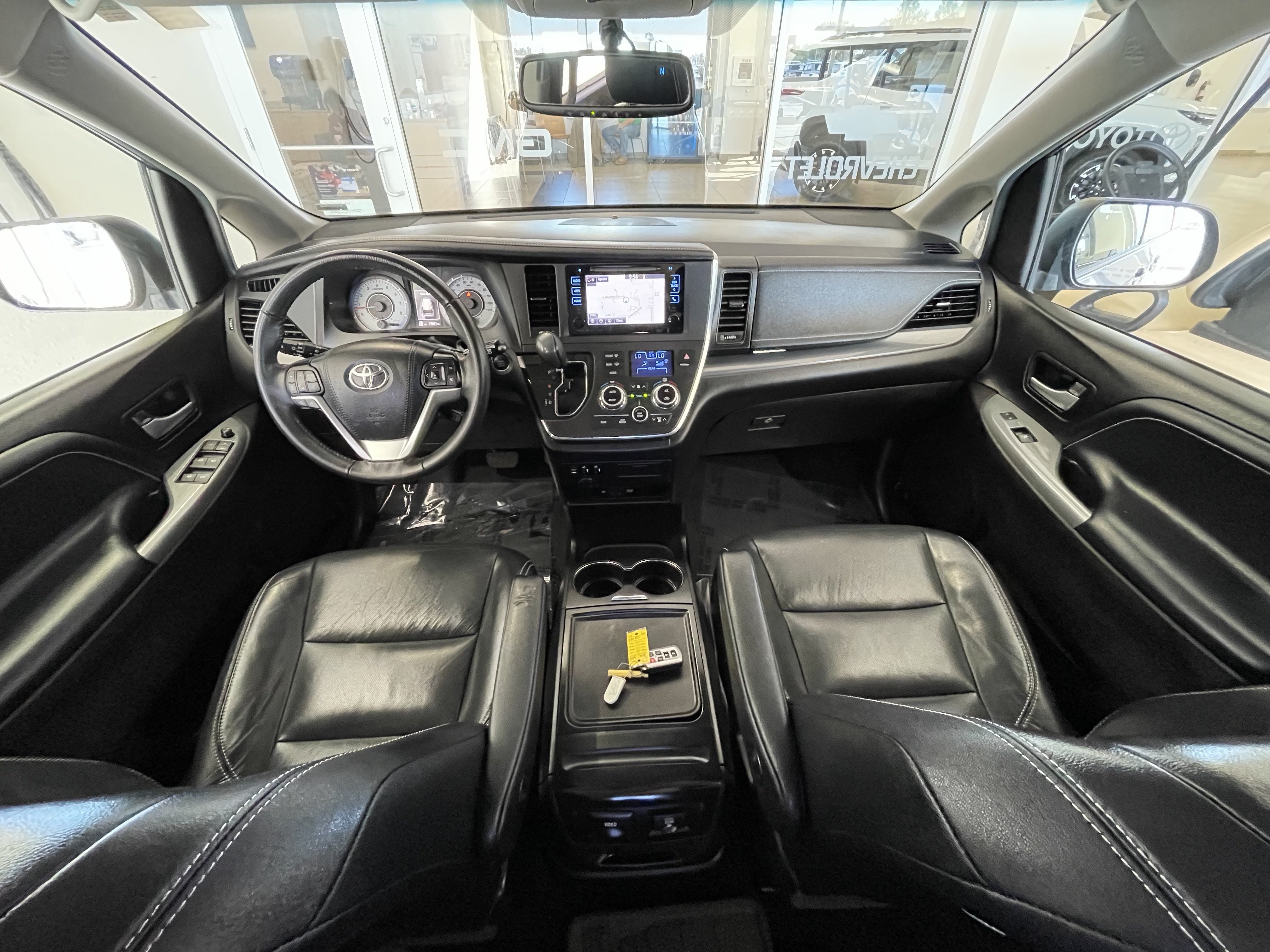 Used 2017 Toyota Sienna SE Premium FWD image 29