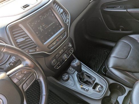 Used 2021 Jeep Cherokee Trailhawk w/ Sun, Sound & Nav Group AWD/4WD image 18
