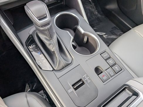 Used 2026 Toyota Highlander XLE image 24