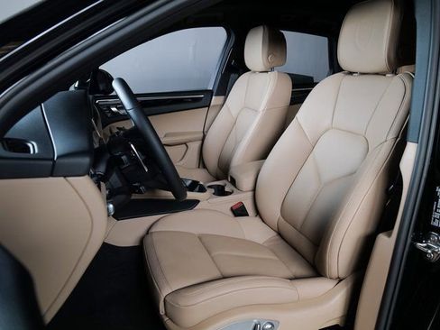 Certified 2026 Porsche Macan AWD/4WD image 5