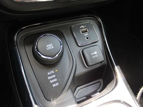 Used 2021 Jeep Compass Latitude w/ Sun and Sound Group AWD/4WD image 24