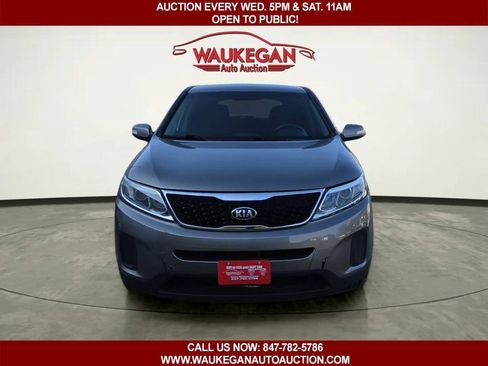 Used 2015 Kia Sorento LX FWD image 2