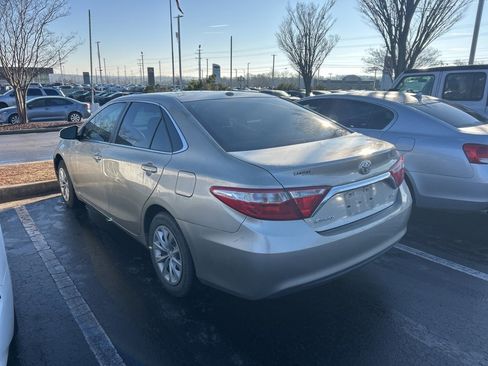 Used 2016 Toyota Camry LE image 7