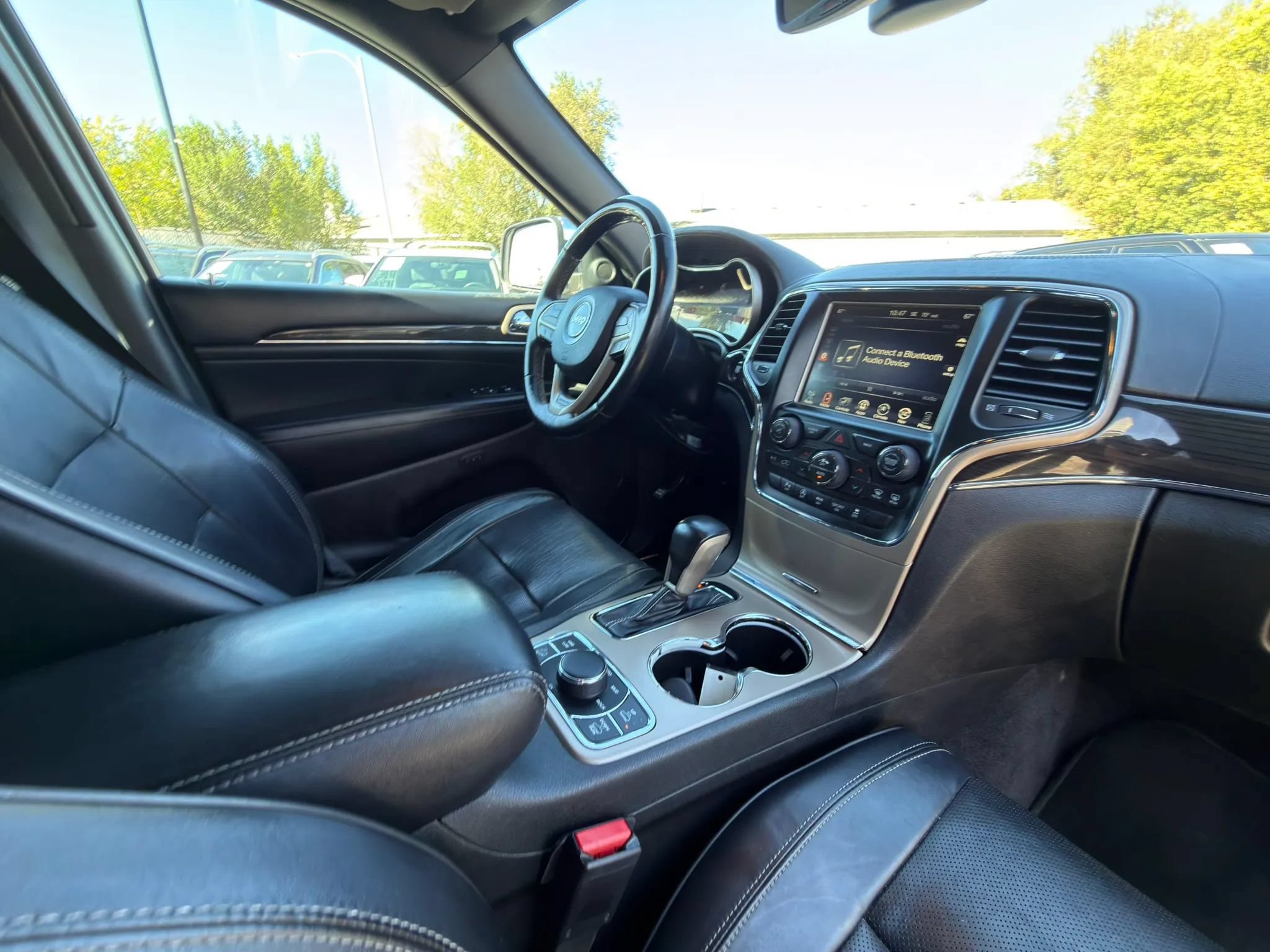 Used 2017 Jeep Grand Cherokee Overland AWD/4WD image 7