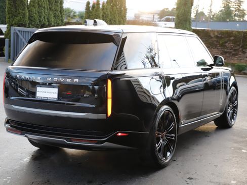 New 2026 Land Rover Range Rover Long Wheelbase SE image 6